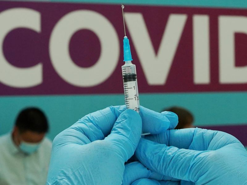 Vacunación anticovid reduce en 90% riesgo de muerte en mayores de 50 años: estudio