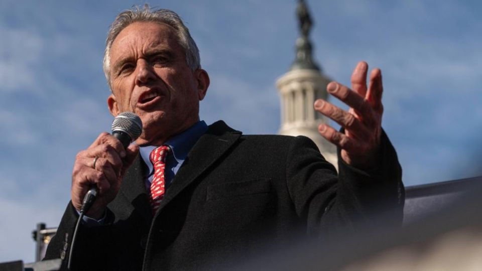 Sobrino de John F. Kennedy se lanza contra vacuna Covid-19: “¡está matando a las personas!”