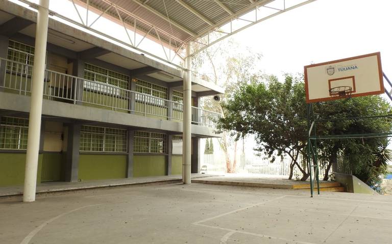 Escuelas de Tijuana, sin clases presenciales por falta de agua, maestros y campamentos militares