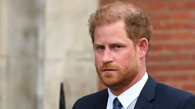 El príncipe Harry obtiene una indemnización por el pirateo telefónico del diario ‘Mirror’