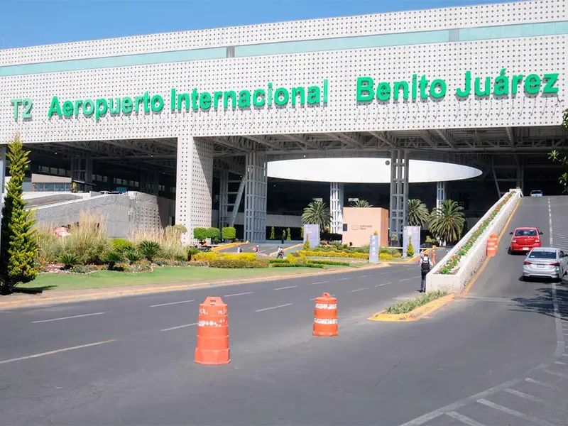 Federación busca acuerdo sobre operación de taxis por aplicación en AICM y aeropuertos del país