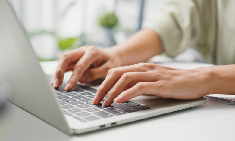 Senadora propone endurecer sanciones por robo de identidad digital