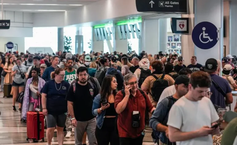 Espera récord en aeropuertos: controles de seguridad superan las 3 horas
