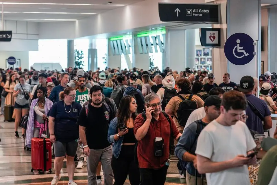 Espera récord en aeropuertos: controles de seguridad superan las 3 horas